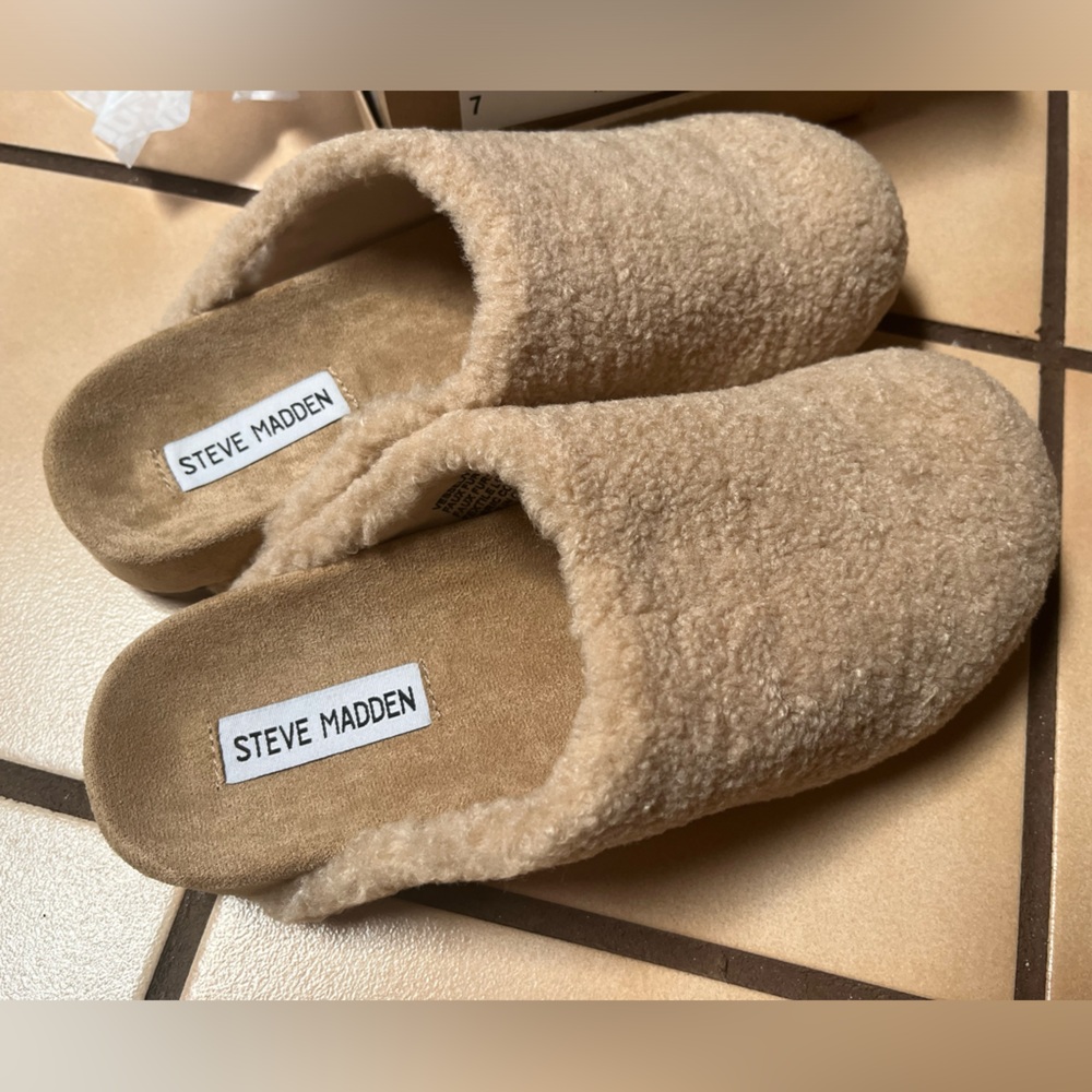 NIB Vessel Steve Madden Natural Sherpa clogs